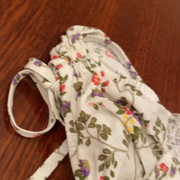 Abercrombie &Fitch floral crop top - Picture 2 of 5